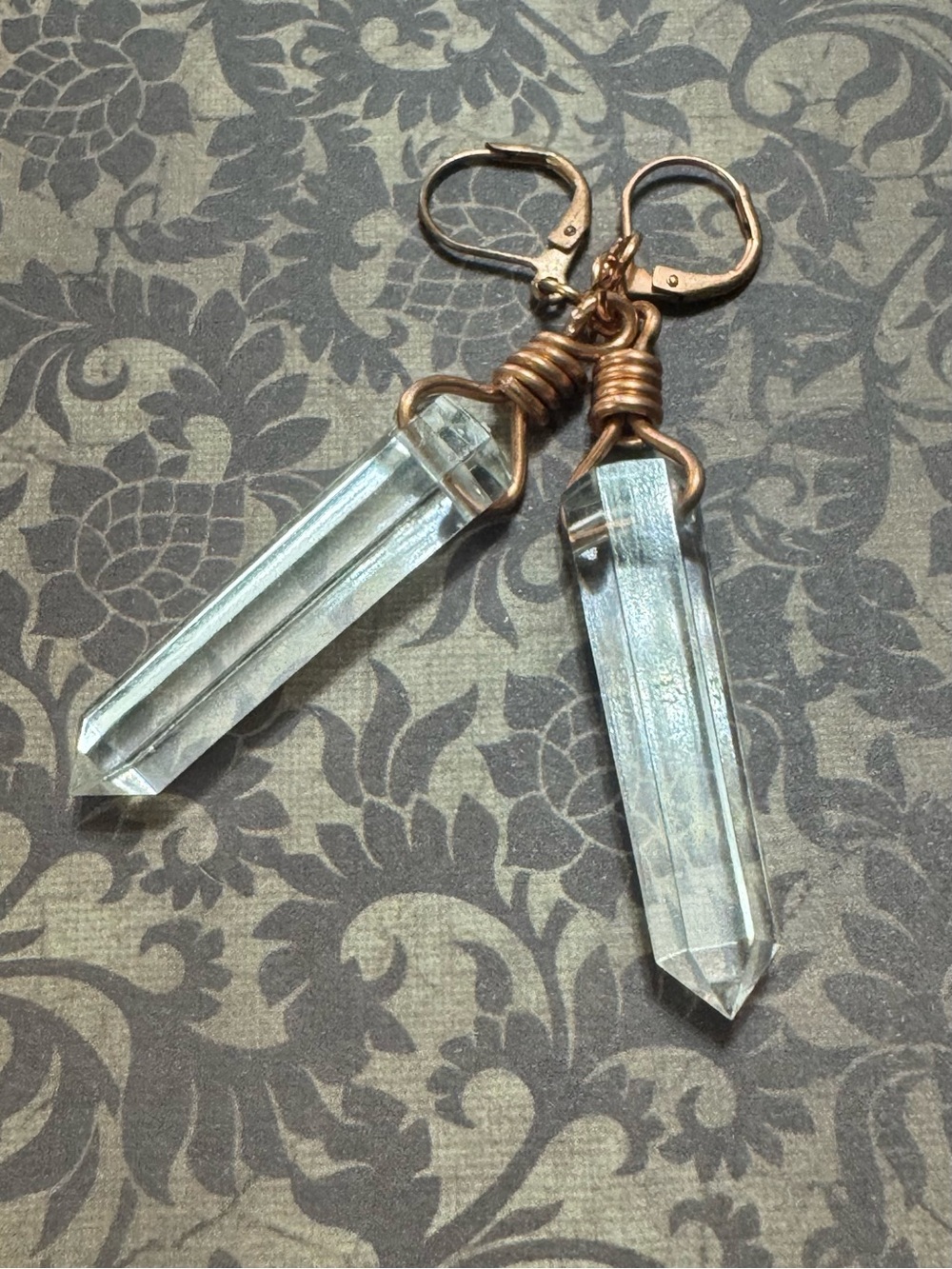 LUCITE CRYSTAL POINT SHAPE COPPER EARRINGS